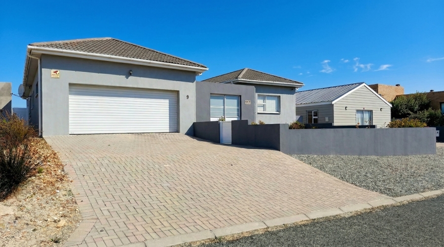 To Let 4 Bedroom Property for Rent in Oceanview Heights Western Cape